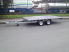 Braked tandem axle flat deck