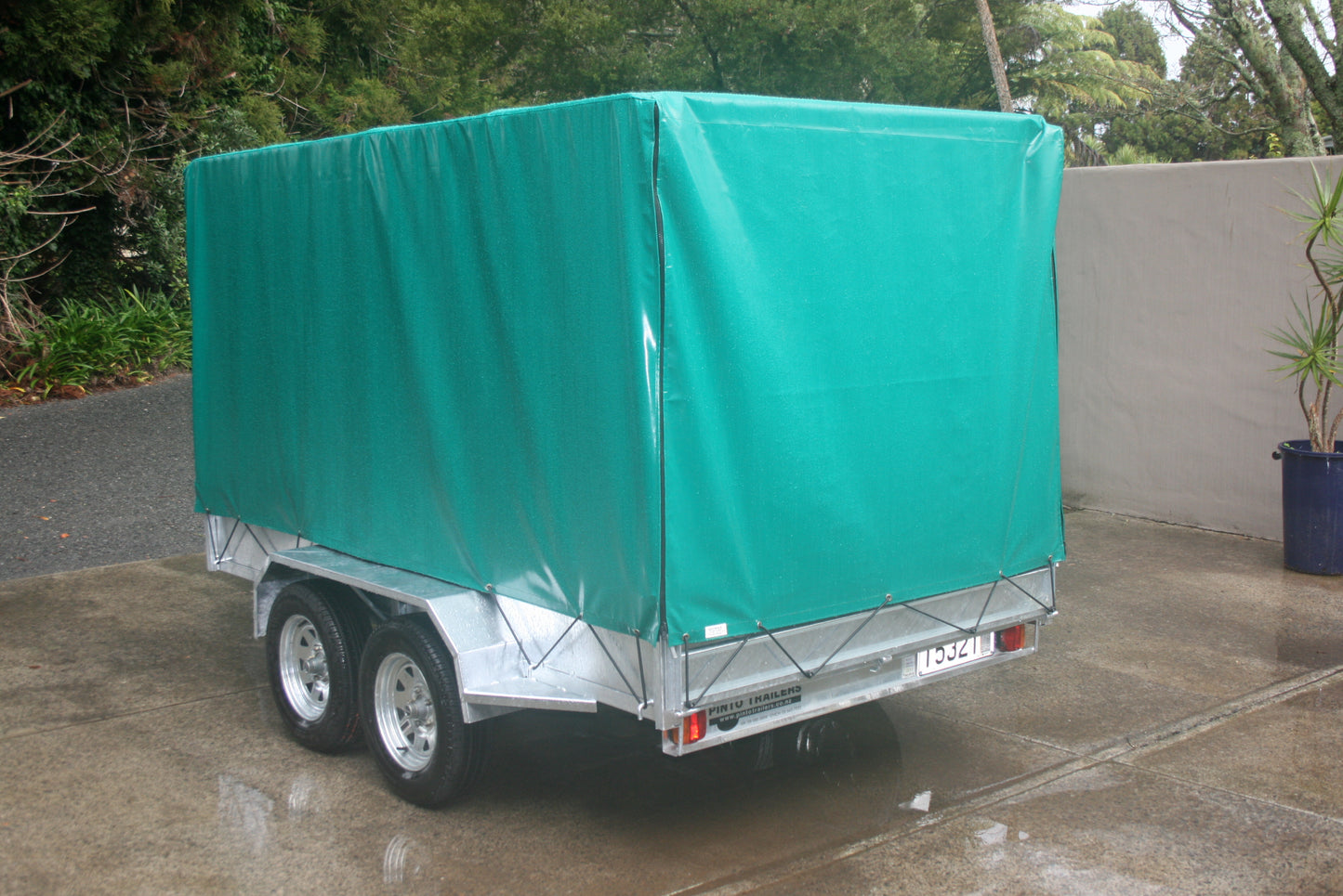 Unbraked Tandem with Cover