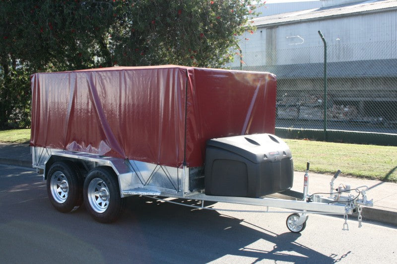 Braked tandem with cover and toolbox