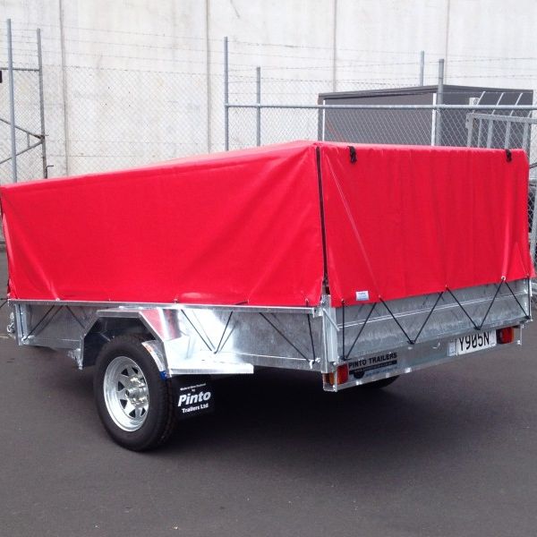 Red cover shown on an 8x5 trailer with a 600mm cage.