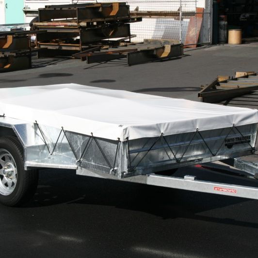 White cover shown on a 7x4 trailer