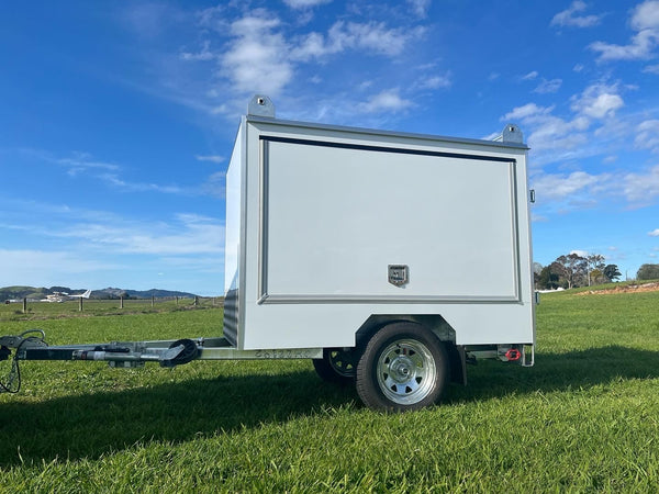 Luggage Trailer with Internal Guards